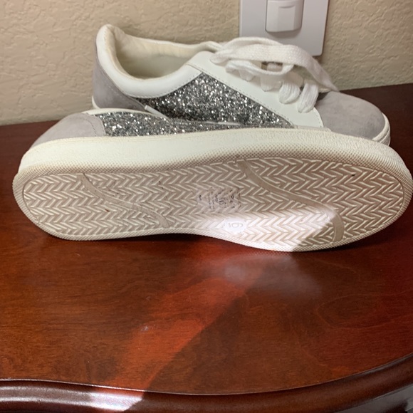 EXPRESS - Picture 2 of 3